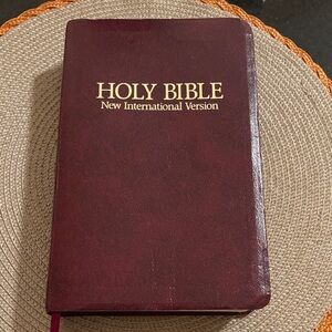 Holy Bible New International Version - Burgundy Large Print Concordance Maps